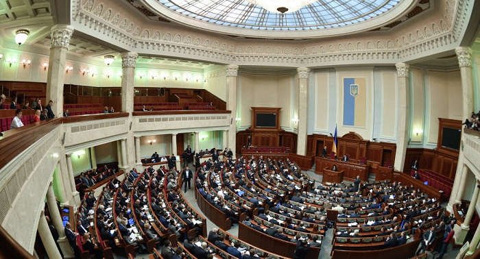Le parlement ukrainien engage une bataille de polochons contre les offshores